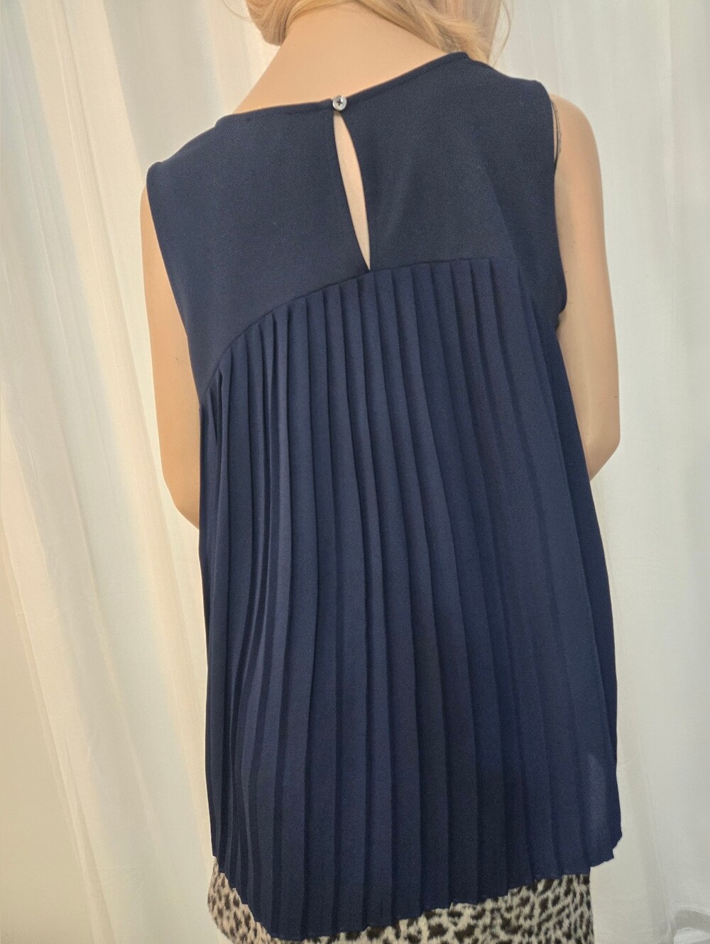 Ann Taylor Factory Navy Pleated Back Sleeveless Scoop Neck Blouse.